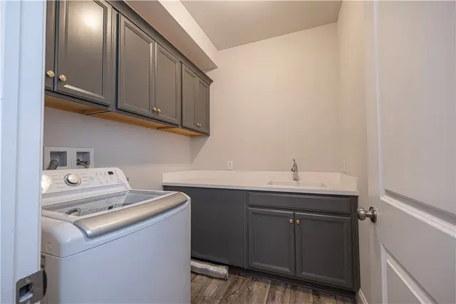 417 Roebling Ct gallery image 19