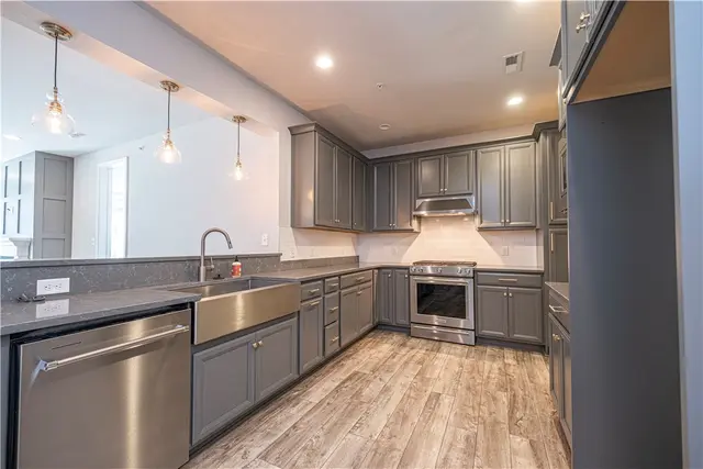417 Roebling Ct gallery image 34