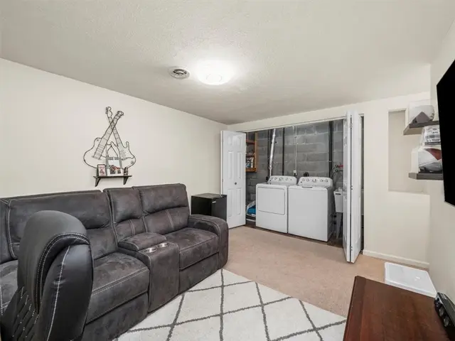 417 Ten Point Ln gallery image 13