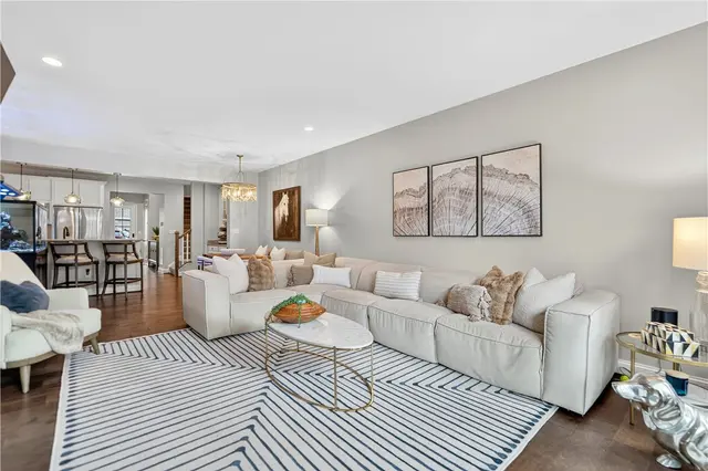 419 Roebling Ct gallery image 3