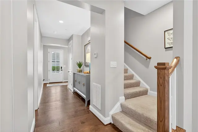 419 Roebling Ct gallery image 6