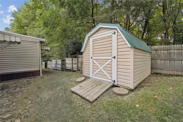 421 Perry Cir gallery image 6