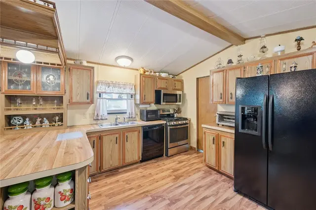 421 Perry Cir gallery image 20