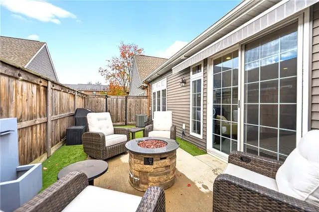 421 Roebling Ct gallery image 3