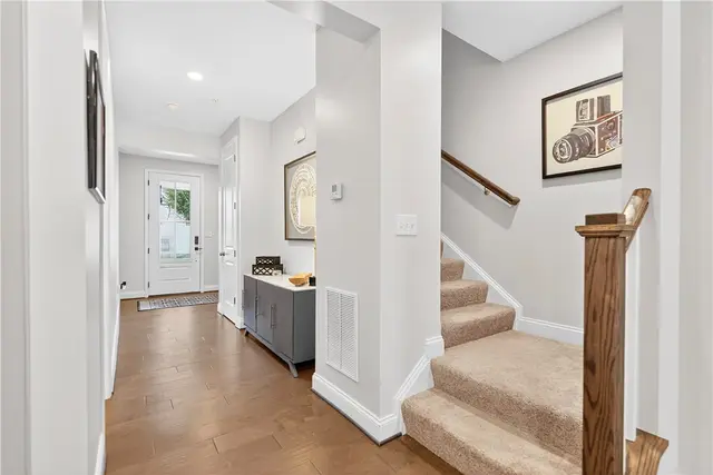 421 Roebling Ct gallery image 10