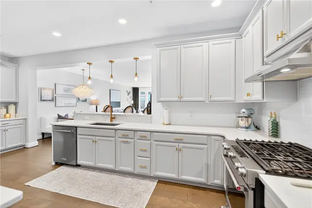 421 Roebling Ct gallery image 17