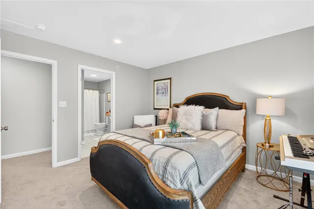 421 Roebling Ct gallery image 18