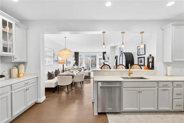 421 Roebling Ct gallery image 19