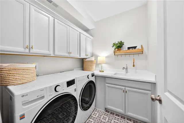 421 Roebling Ct gallery image 22