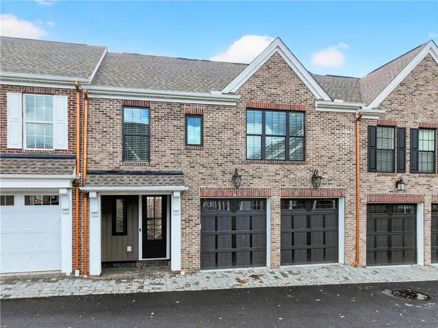 421 Roebling Ct