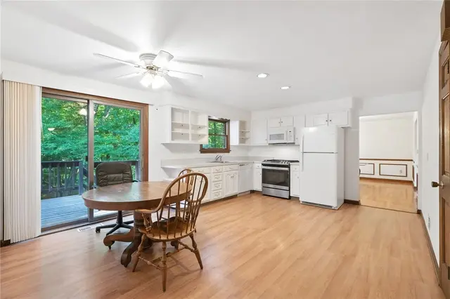 4219 Wembleton Dr gallery image 27