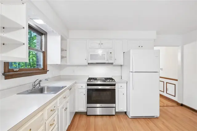 4219 Wembleton Dr gallery image 32