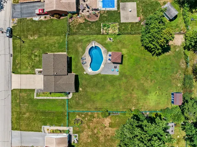 4221 El Rancho Dr gallery image 36