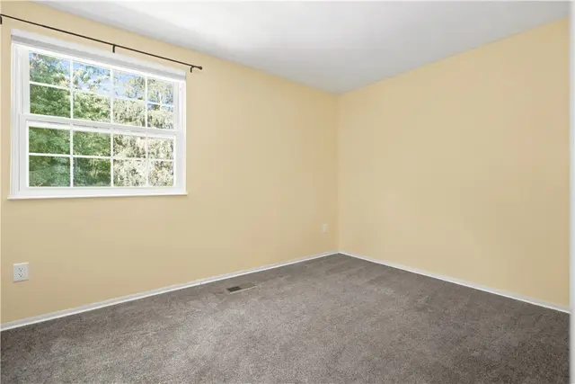 424 Woodcock Drive gallery image 9