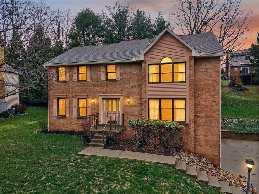425 Stag Horn Dr