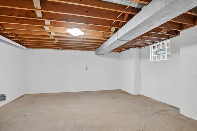 4253 Mount Royal Blvd gallery image 3