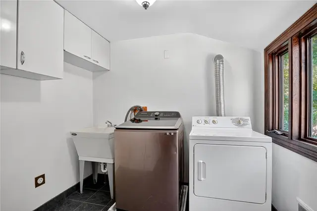 4253 Mount Royal Blvd gallery image 9