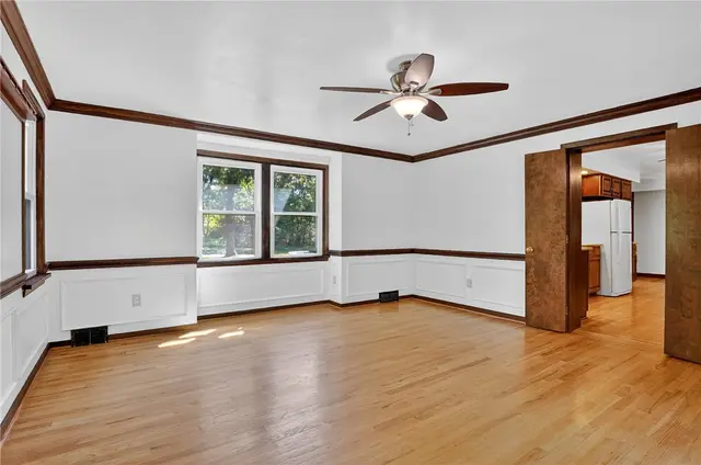 4253 Mount Royal Blvd gallery image 11