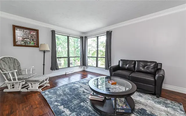 4258 Forest Glen Dr gallery image 4