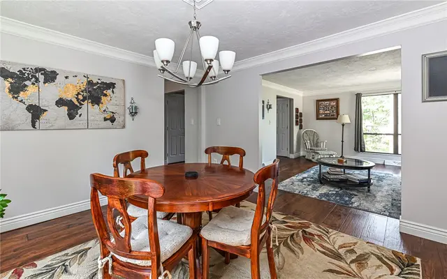 4258 Forest Glen Dr gallery image 5