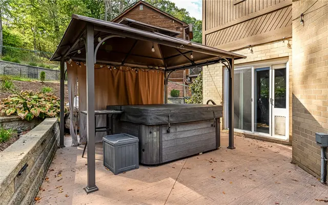 4258 Forest Glen Dr gallery image 6