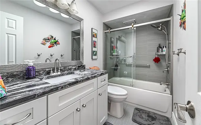 4258 Forest Glen Dr gallery image 9