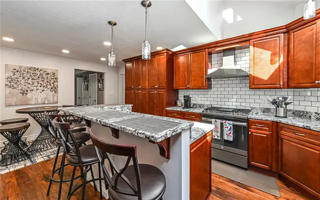 4258 Forest Glen Dr gallery image 11