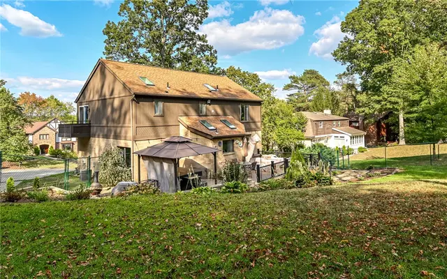 4258 Forest Glen Dr gallery image 21