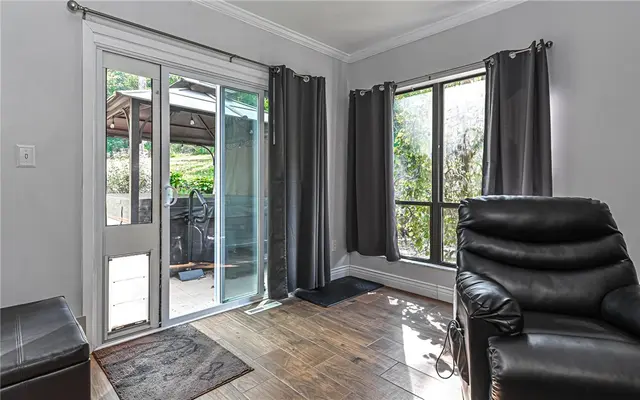 4258 Forest Glen Dr gallery image 22