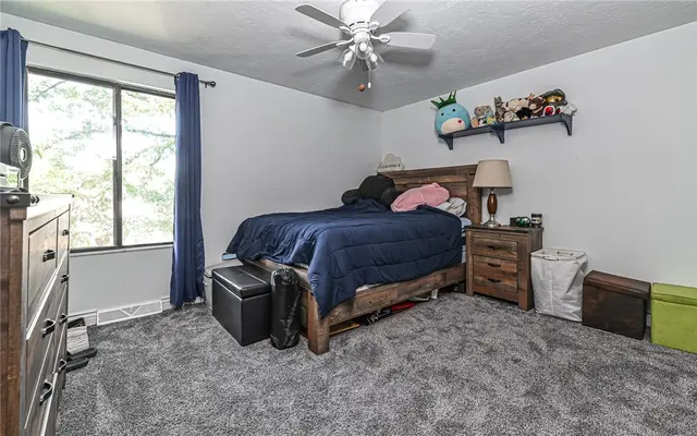 4258 Forest Glen Dr gallery image 28