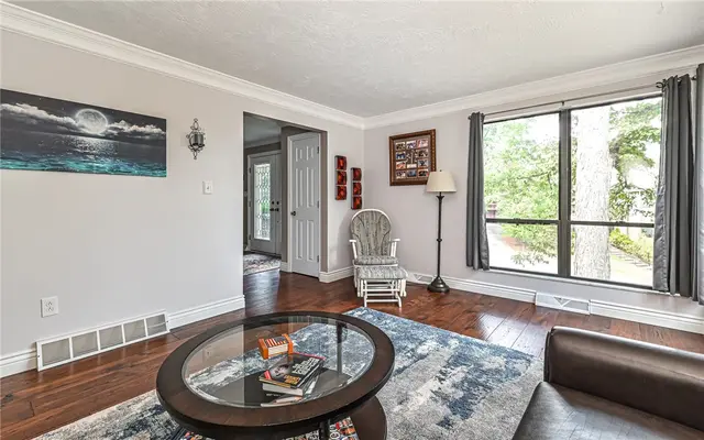 4258 Forest Glen Dr gallery image 29