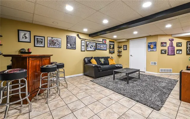 4258 Forest Glen Dr gallery image 31