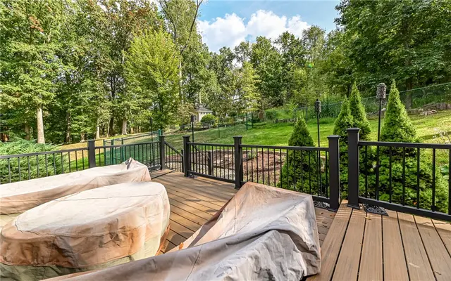 4258 Forest Glen Dr gallery image 34
