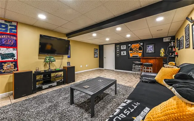 4258 Forest Glen Dr gallery image 37