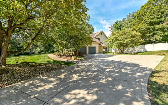 4267 Laurel Ridge Dr gallery image 4
