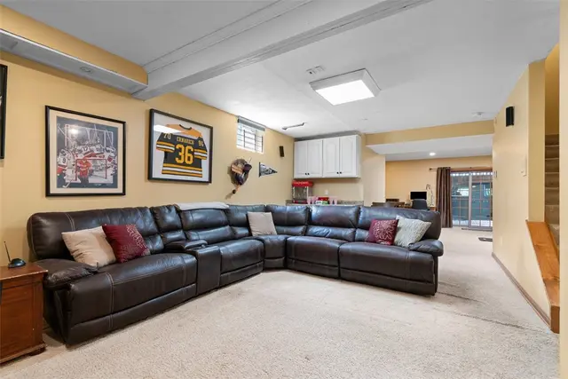 429 Fox Meadow Dr gallery image 6