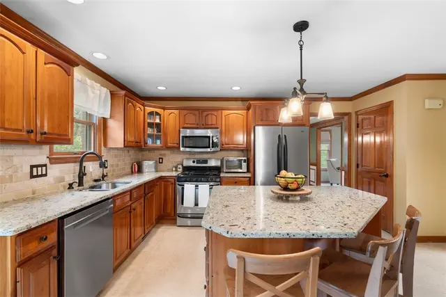 429 Fox Meadow Dr gallery image 7