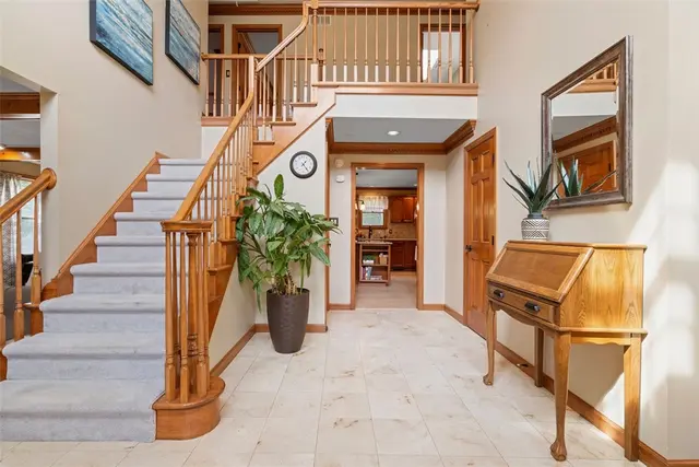 429 Fox Meadow Dr gallery image 8