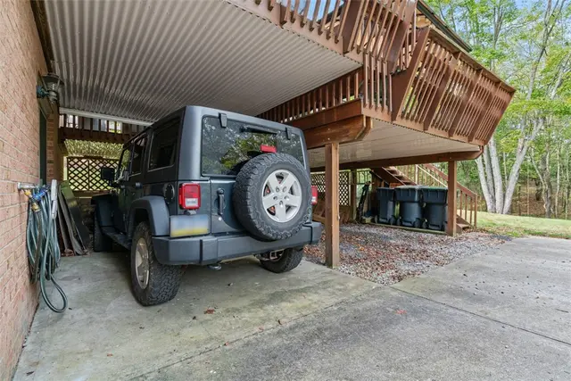 429 Fox Meadow Dr gallery image 12
