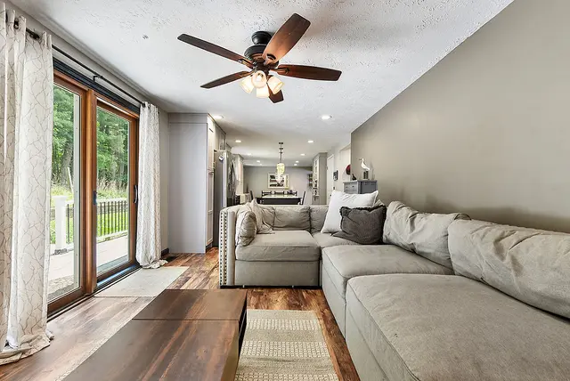 431 Deerfield Dr gallery image 11