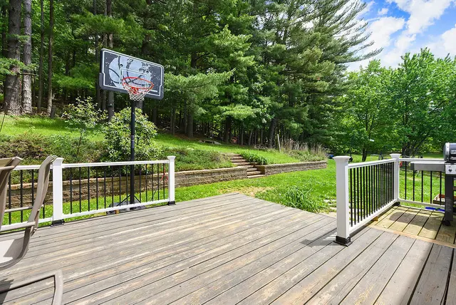 431 Deerfield Dr gallery image 16