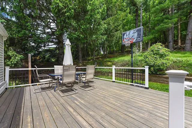 431 Deerfield Dr gallery image 33