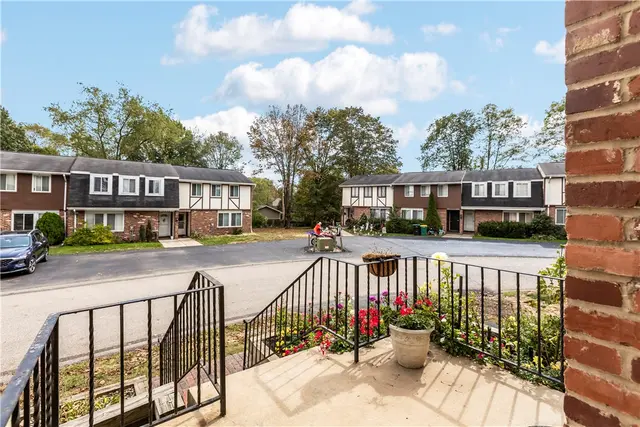 4313 Hemlock Circle gallery image 5