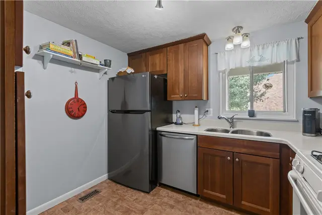 4313 Hemlock Circle gallery image 8