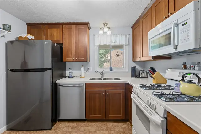 4313 Hemlock Circle gallery image 10