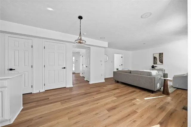 4314 Grandview gallery image 12