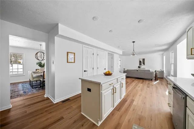 4314 Grandview gallery image 13