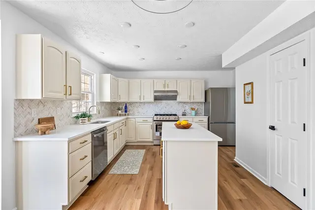 4314 Grandview gallery image 14