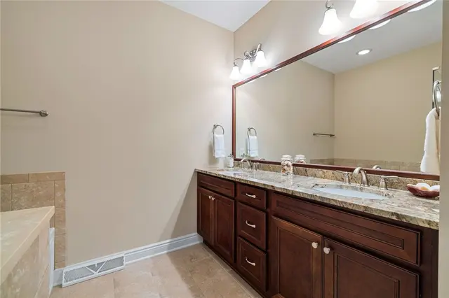 4326 Muirfield Drive gallery image 9