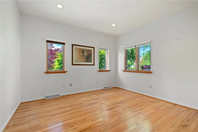 433 Heights Drive gallery image 11